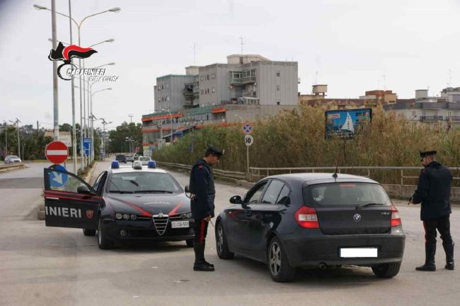 Rapina e furto aggravato, in manette due pregiudicati armati di coltello