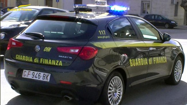 Scoperta un’associazione a delinquere per il contrabbando di gasolio: arrestate quattro persone