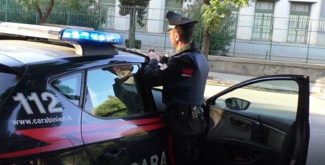 Rapina in un supermercato, carabiniere libero dal servizio vede tutto: un arresto