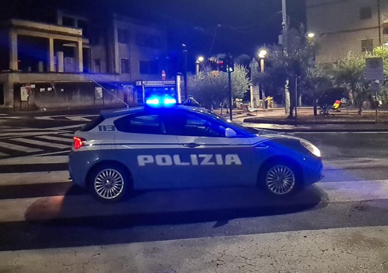 Minacciava con un coltello i passanti in pieno centro a Catania: denunciato straniero