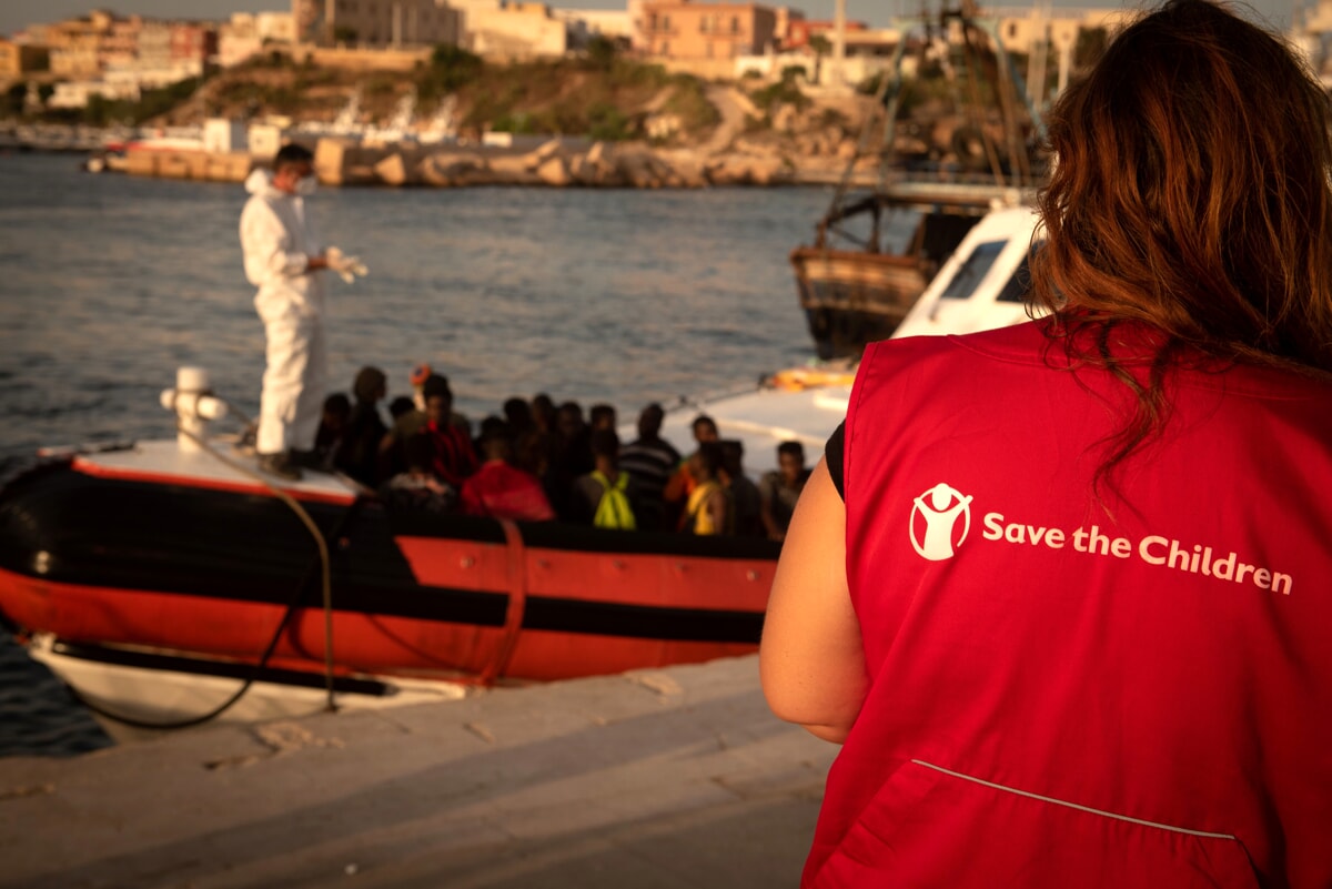 Nuovo naufragio a Lampedusa, salvati 39 migranti: recuperato un cadavere in mare