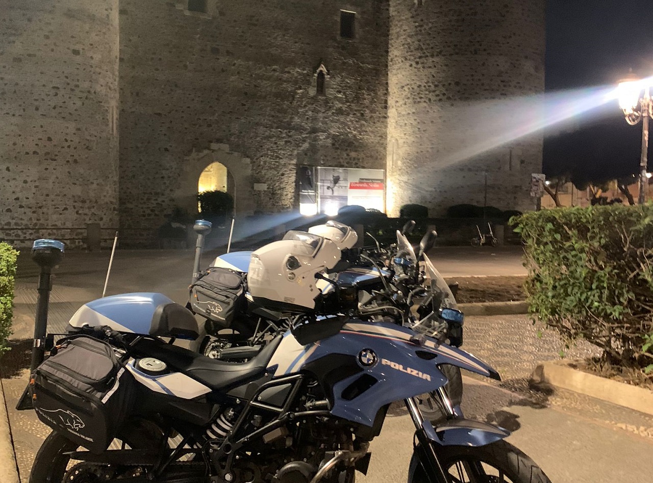 Catania, sanzionati 4 parcheggiatori abusivi e sequestrato stupefacente