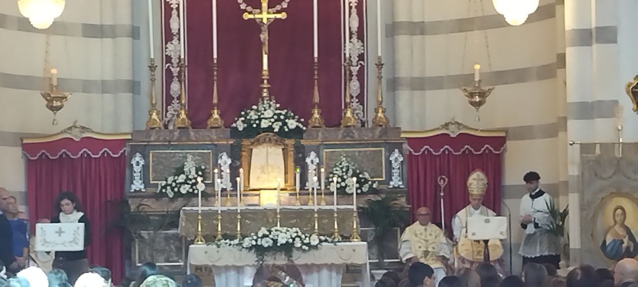 Il vescovo di Acireale in visita a Cannizzaro: incoronazione della Vergine Immacolata
