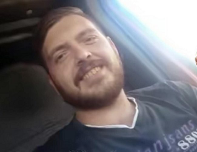 Non ce l’ha fatta il giovane rimasto schiacciato sotto il suo furgone