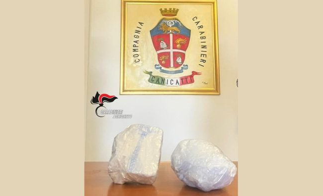 Dal rocambolesco inseguimento all’arresto di due pusher: beccati con quasi un kg di droga