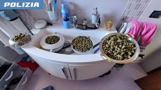 Stessa età e stessa “passione” per la droga: fermati due spacciatori