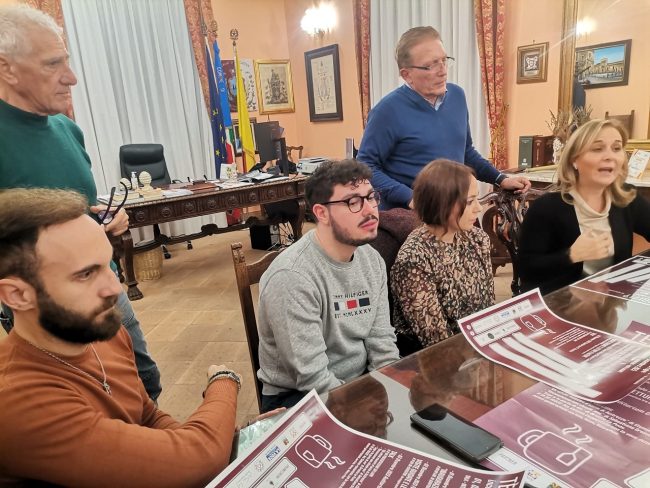 Presentata ad Aci Catena la rassegna letteraria “Tè, Leggi?!? – Incontri sopra le righe”