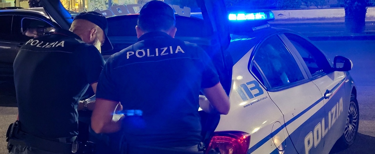 In scooter con una pistola giocattolo, 2 giovani denunciati a Catania