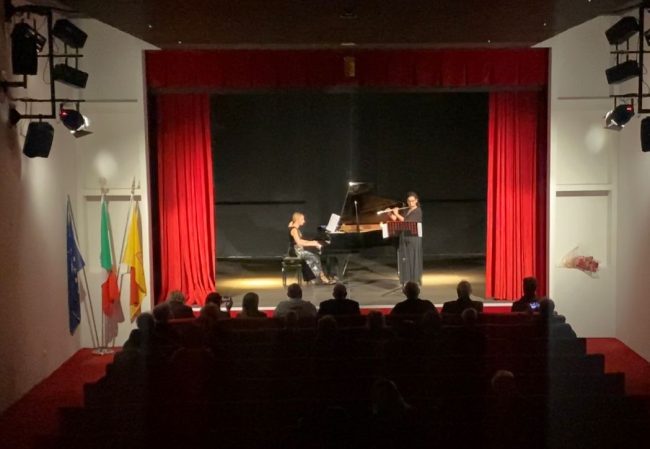 Grande serata al Concerto del Duo Elisir dell’IOS “Musco” al Teatro comunale di Battiati