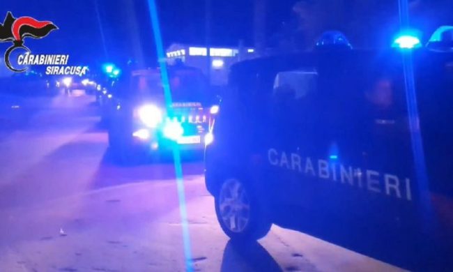 Tragedia a Siracusa, 50enne si lancia dal quinto piano