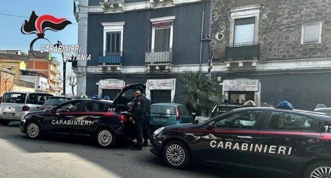 San Nullo e Misterbianco a setaccio, scattano 2 arresti e 10 denunce