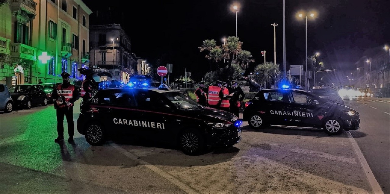 Messina, denunciate 2 neopatentate ubriache alla guida: scattano anche 2 arresti