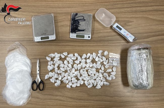 Luce “gratis” e più di cento dosi di cocaina in casa, arrestata una donna a Partinico