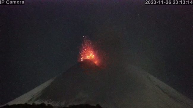 Non si arresta l’eruzione in corso da giorni sull’Etna