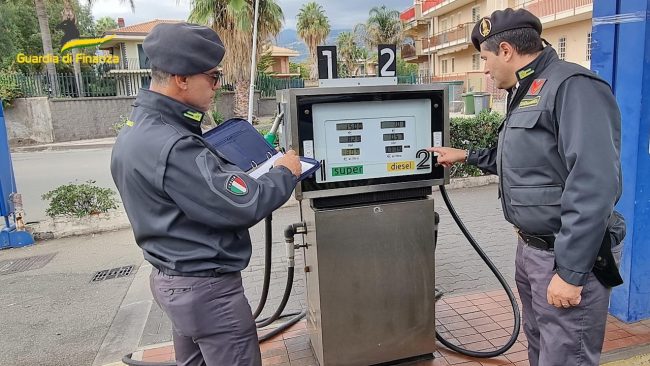 Guai per un distributore di carburanti di Giarre, cosa è stato scoperto e sequestrato
