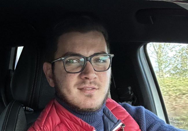 Scontro tra due auto, Gianluca muore a 26 anni nella Giornata delle vittime della strada
