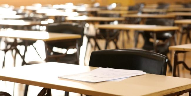 Studenti di Spadafora ripetono la maturità, professoressa indagata per una chat WhatsApp