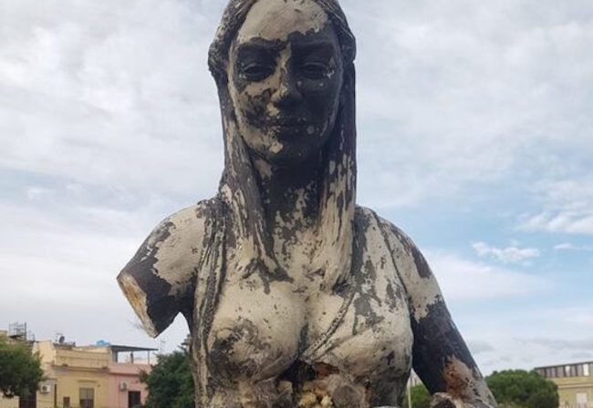 Vandalizzato monumento dedicato all’emigrante