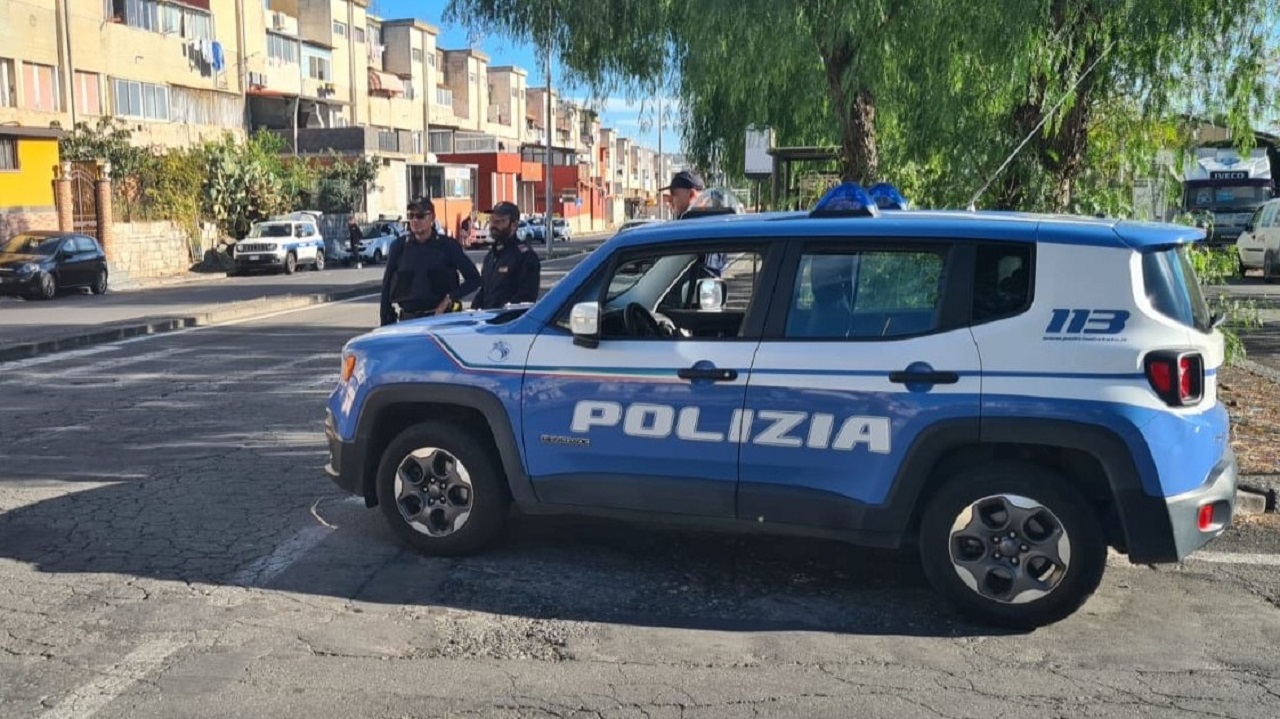 Catania, fermato 14enne in giro su una moto rubata: nei guai la madre