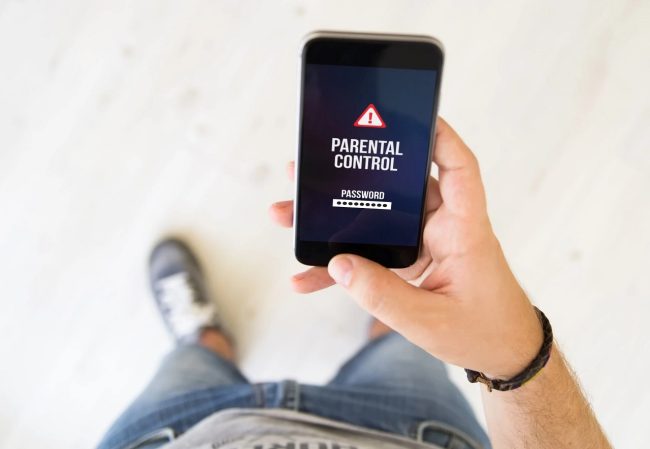 Parental control automatico per gli under 18 dal 21 novembre: le novità
