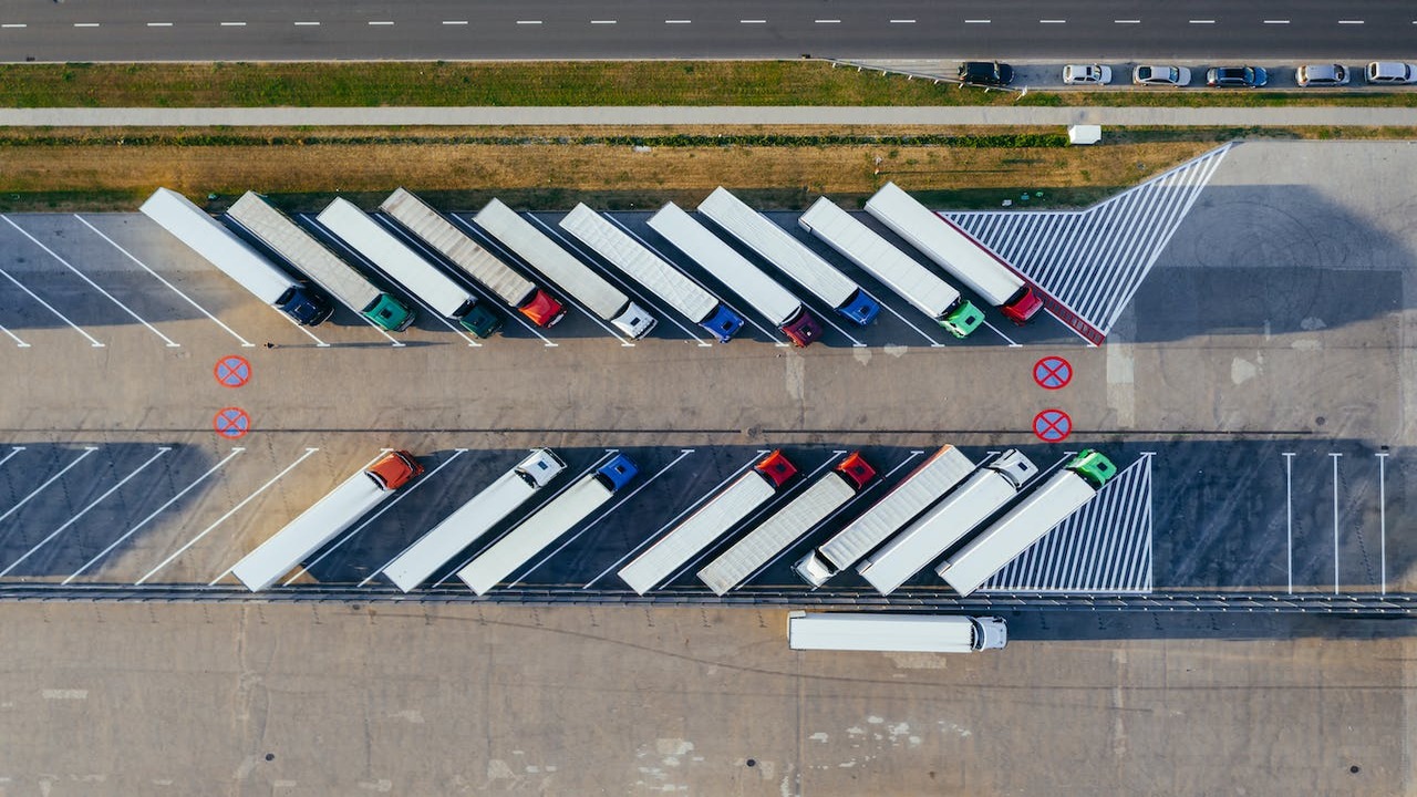 Cosa considerare prima di avviare un’attività di trasporto in Italia