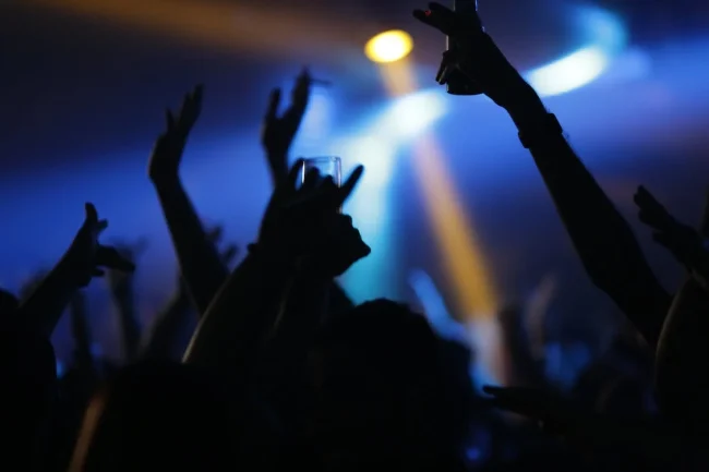 Rave party sulla spiaggia di Catania: interviene la polizia