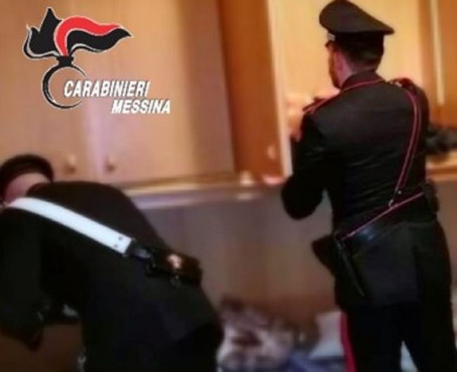Sorpreso con la droga in camera da letto, in manette 42enne