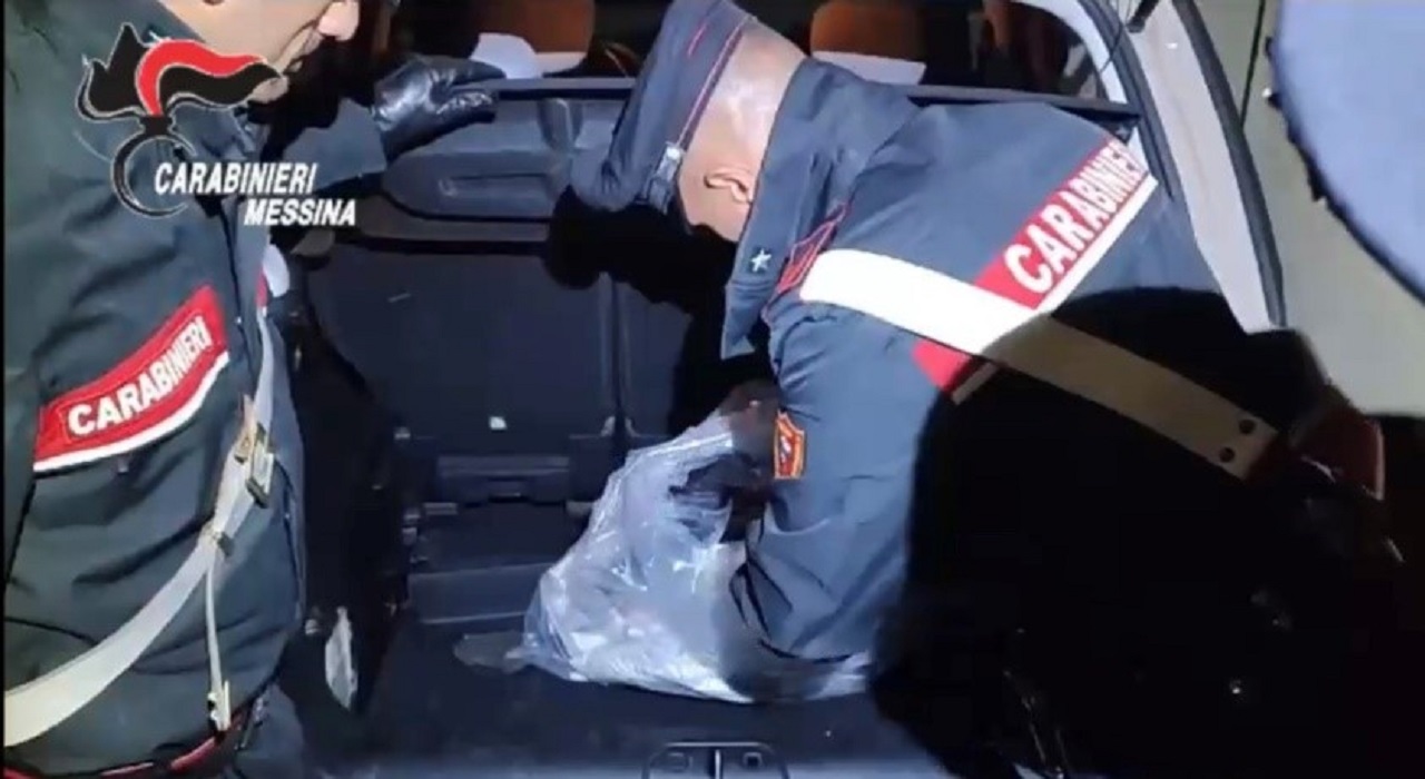 Sbarca a Messina con oltre 10 kg di droga, 34enne in manette – VIDEO