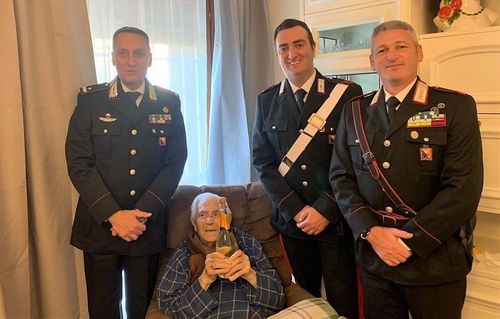Grande festa a Palermo, il vice brigadiere Antonio Monterosso compie 101 anni