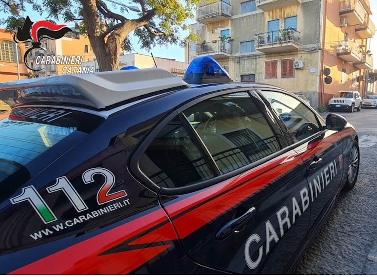 Sorpreso dai carabinieri che lo aspettano a casa: arrestato uno spacciatore “recidivo”