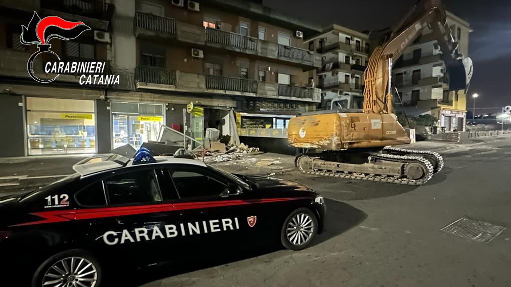 Catania, il furto con “spaccata” all’ATM di Nesima sventato dai carabinieri – VIDEO