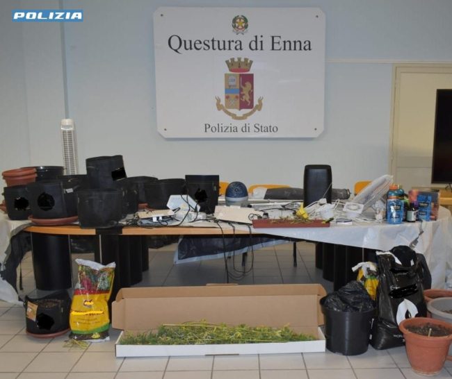 Enna, madre arrestata e figlia denunciata per spaccio