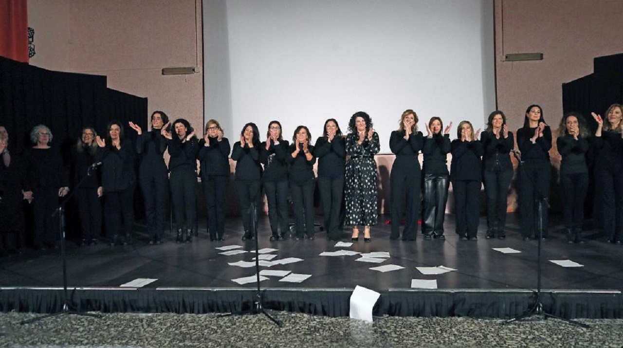 “Cattedre in ribalta”: gruppo di docenti e dirigente scolastico per un progetto teatrale contro la violenza sulle donne