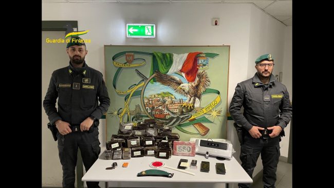 Arrestati tre soggetti e sequestrati 30 kg di hashish e un chilo di cocaina a Palermo – VIDEO