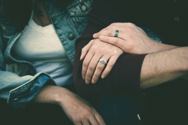 Dipendenza affettiva, la tensione tra il “non poter vivere CON” e il “non poter vivere SENZA”