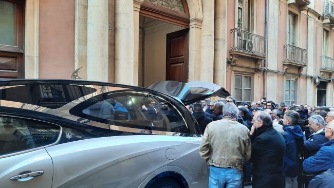 Santo Castiglione, camera ardente a Palazzo Minoriti: il cordoglio delle autorità – FOTO e VIDEO