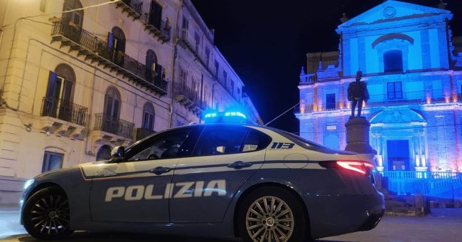 Resistenza a pubblico ufficiale, lesioni personali e porto di coltello: 39enne arrestata