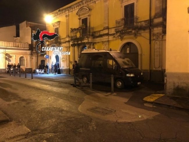 Augusta, 21enne beccato in un parco giochi mentre spacciava: ai domiciliari