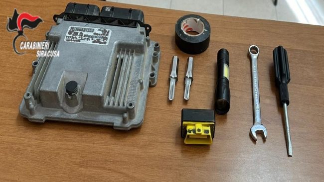 In giro per il Siracusano due sospetti “ladri d’auto”, uno arrestato e un catanese denunciato