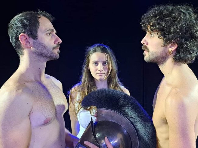 “Nella tenda di Achille” primo spettacolo della rassegna “Giovani Sguardi” dedicata alla nuova drammaturgia