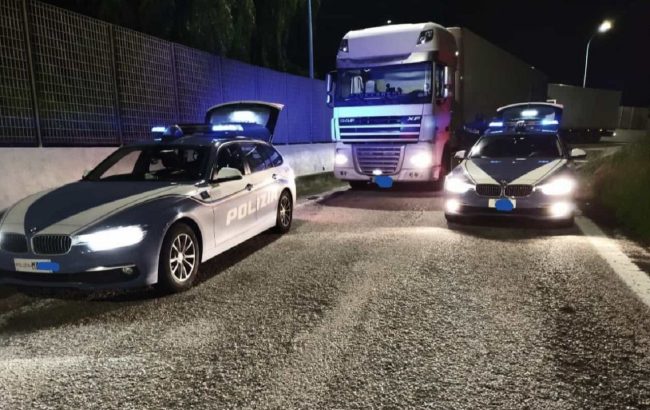Rubano tir in azienda, 2 arresti: vana la fuga
