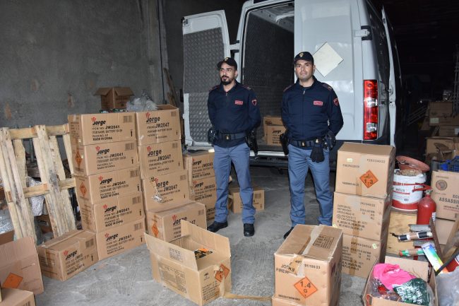 Sequestrati oltre 750 kg di fuochi d’artificio illegali e pericolosi: denunciato anche il responsabile