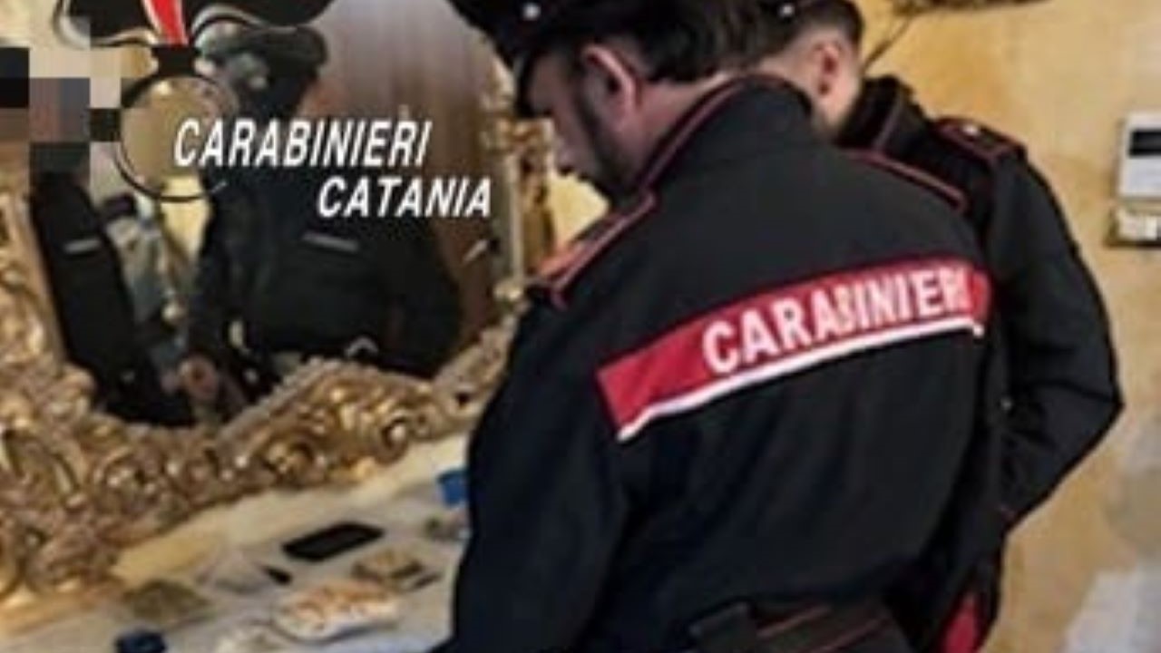 Covo di spacciatori a Librino: due arresti in un blitz dei carabinieri