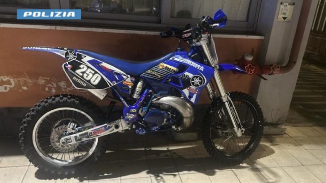 Impenna con la moto a “San Berillo”, bloccato dalla Polizia