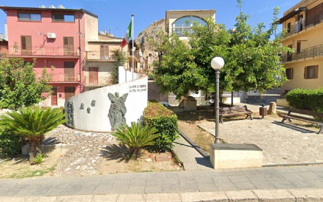 Imbrattato il murale di Roccapalumba dedicato a Falcone e Borsellino