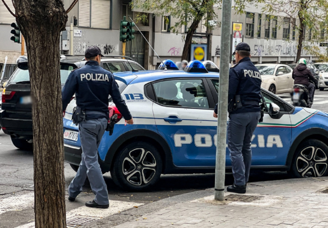 Catania, Daspo urbano per parcheggiatore abusivo: denunciato anche per estorsione