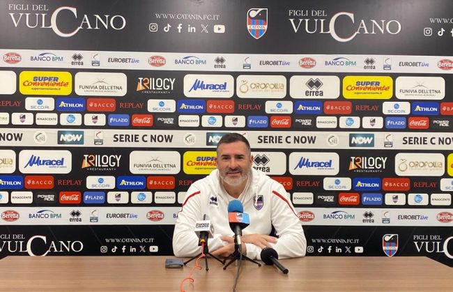 Lucarelli prima di Catania-Sorrento: “Porte chiuse una delusione, Ladinetti richiestissimo e modulo”