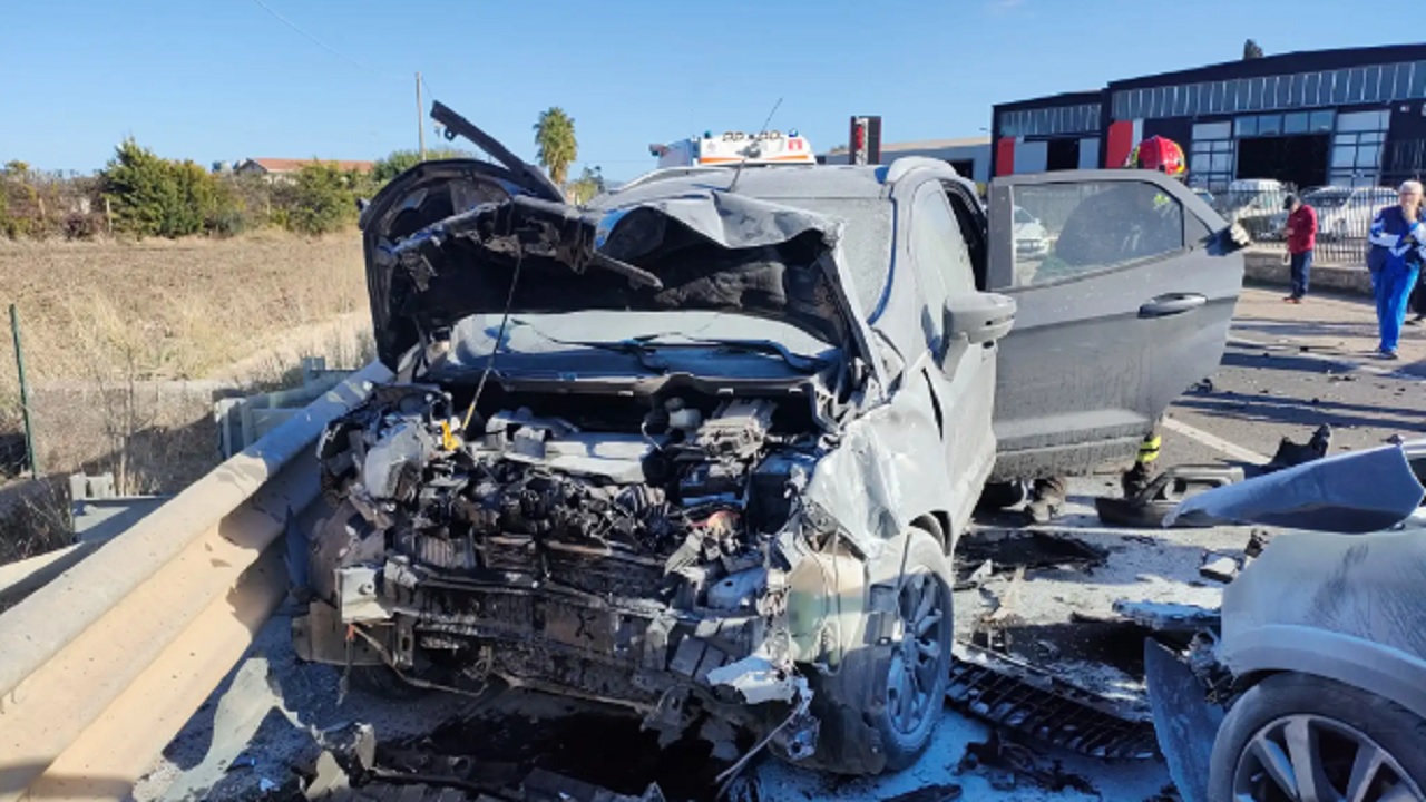 Violento incidente tra due auto nel Ragusano, cinque feriti: coinvolti due bambini