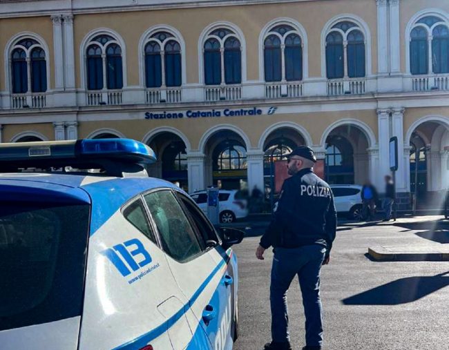 Non fornisce le sue generalità e pronuncia frasi di “sfida” contro polizia, denunciato 48enne