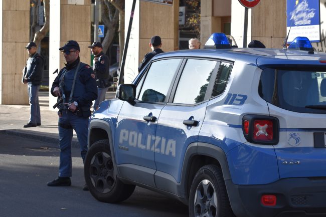 Catania, agente libero dal servizio blocca due ladri di bici elettriche